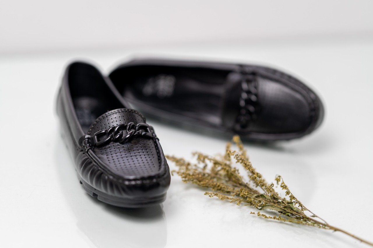 جزمة جلد فلات