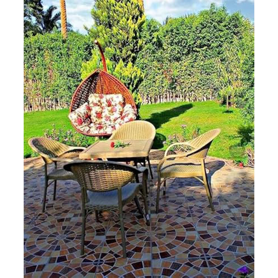 طقم كوين من 4 كراسي وطاولة حديقة وطاولة مركزية - بيج