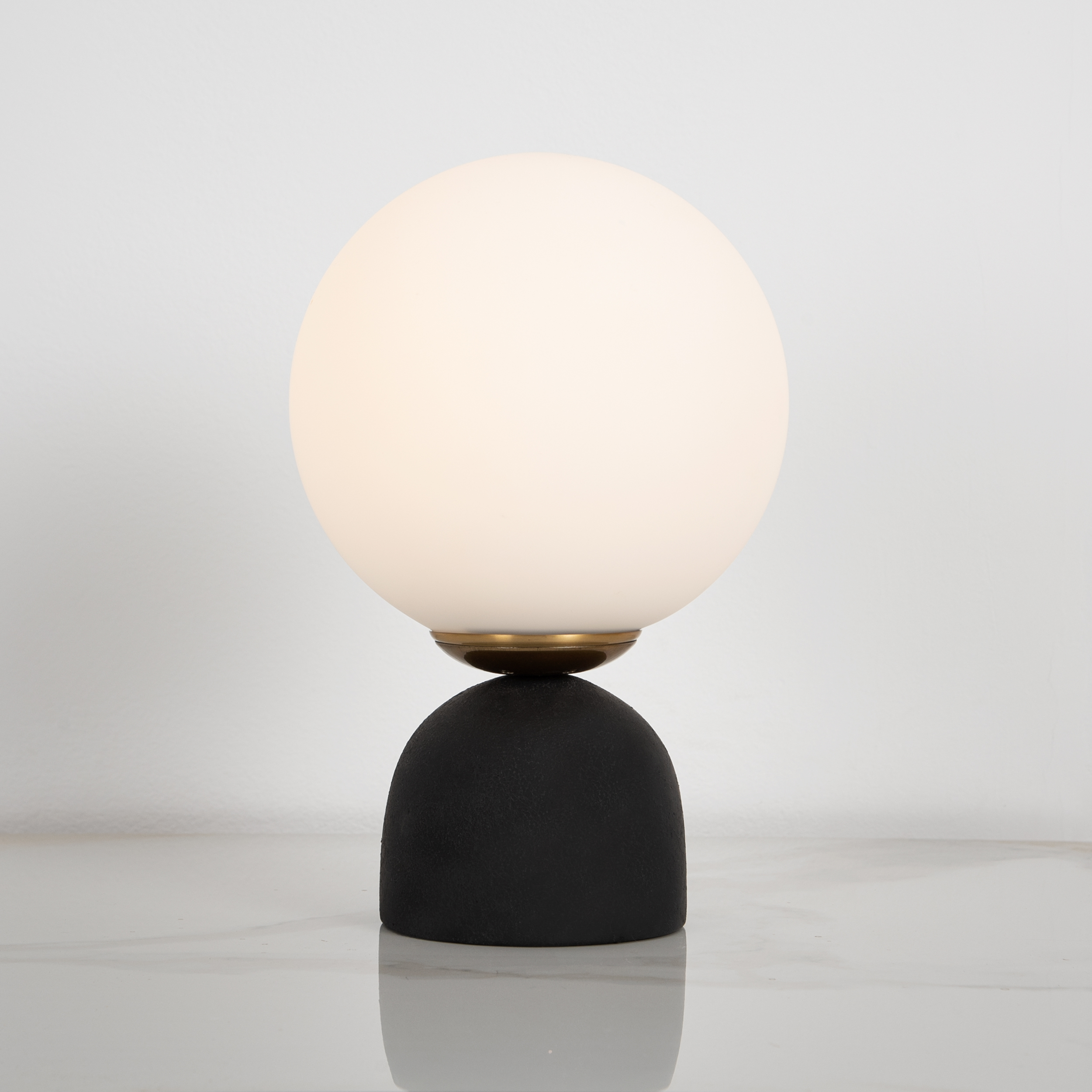 اباجورة بين من الفخار - اسود