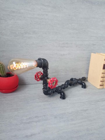 اباجورة شكل دودة - أسود