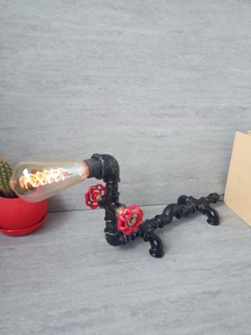 اباجورة شكل دودة - أسود