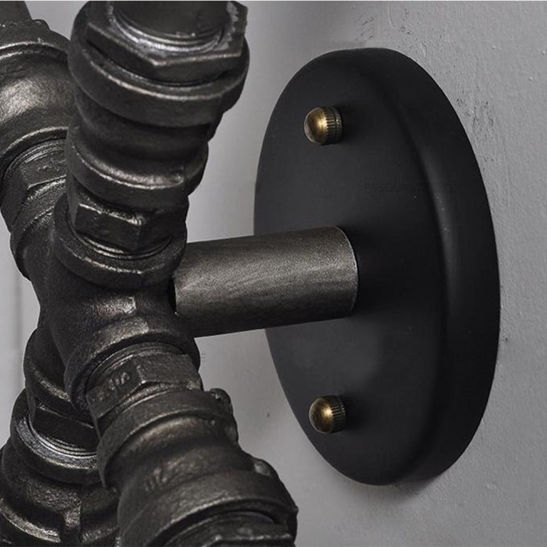 مصباح حائط على شكل حرف X - أسود