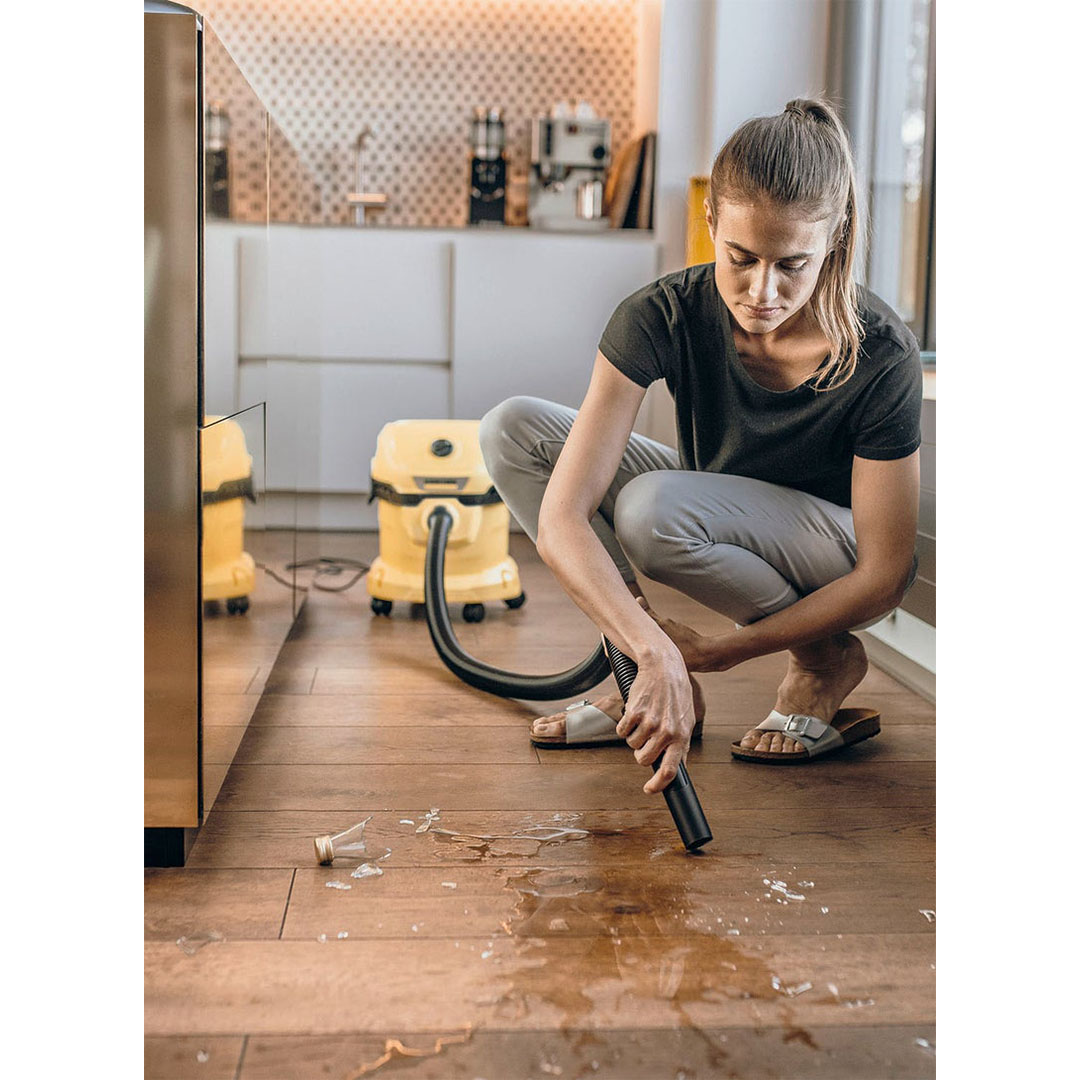 مكنسة كارشر كهربائية BC-WD2 Plus للأتربة والسوائل - 12 لتر - 1000 واط