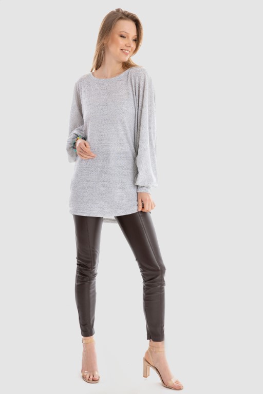 بلوزة واسعة كم طويل