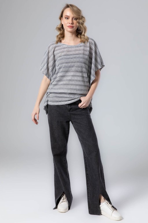 توب تريندي كم قصير وواسع بجيب كانجرو