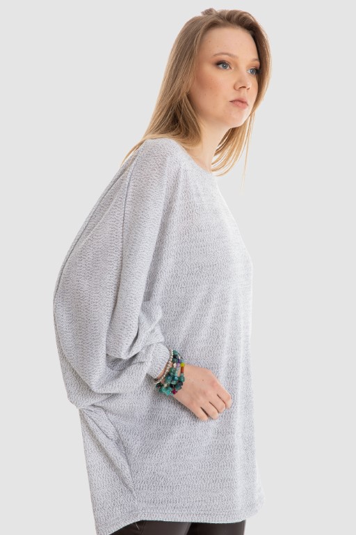 بلوزة واسعة كم طويل