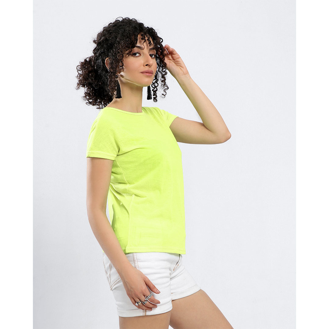 B88 تيشيرت نص كم حريمي بفتحة خلفية - أصفر