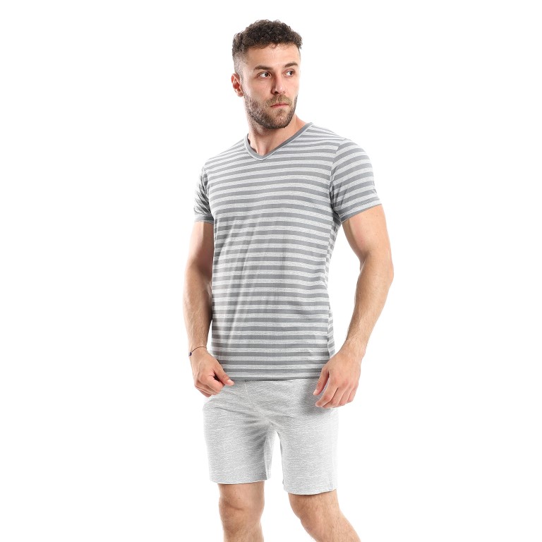 بيجاما رجالي نص كم برقبة V و شورت