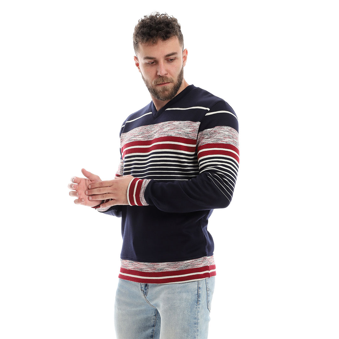 سويت شيرت مخطط رقبة شكل V