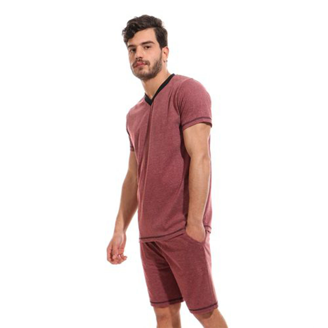 بيجامة شورت وياقة شكل V