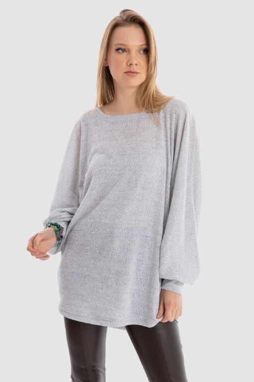 بلوزة واسعة كم طويل