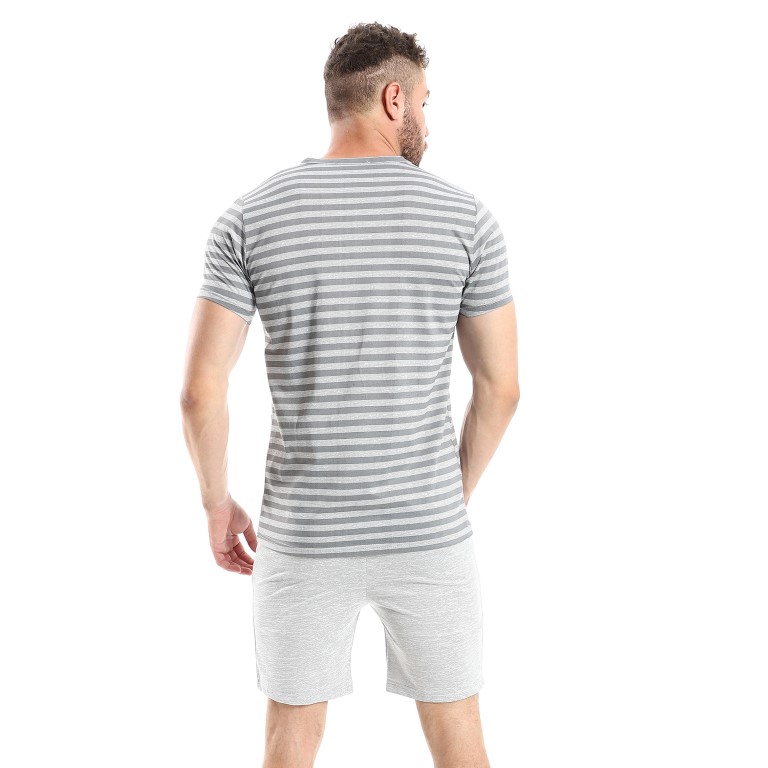 بيجاما رجالي نص كم برقبة V و شورت