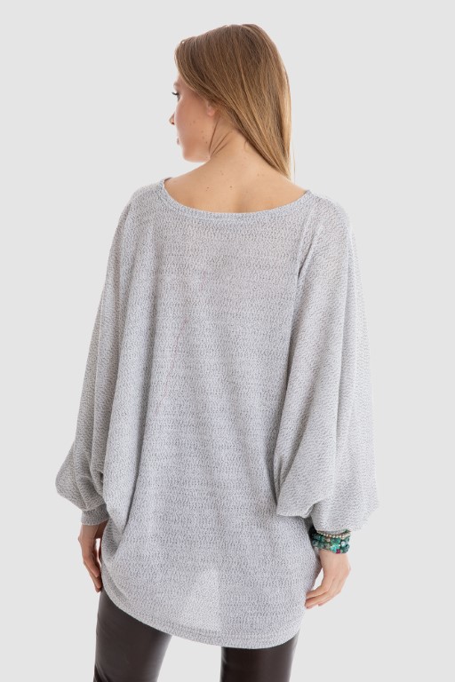 بلوزة واسعة كم طويل