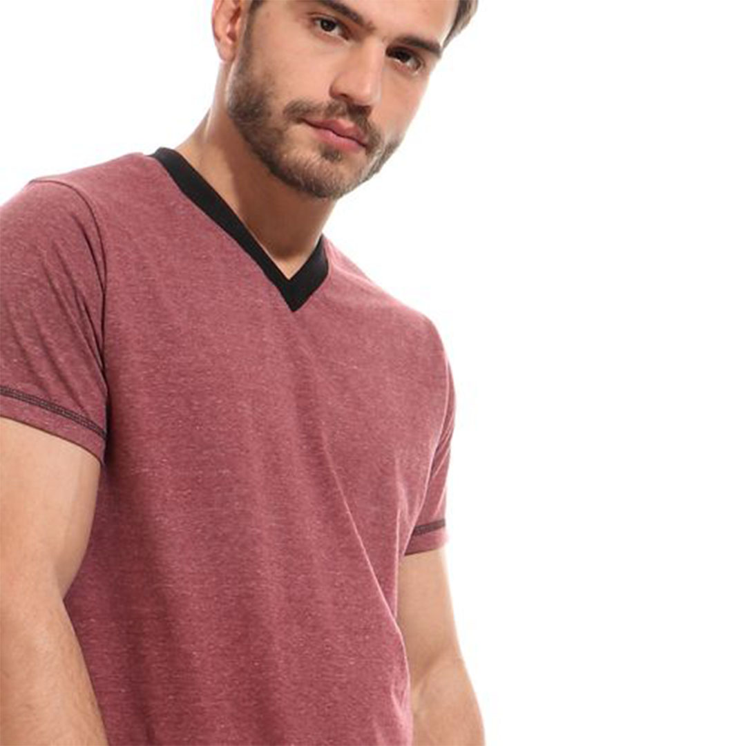 بيجامة شورت وياقة شكل V