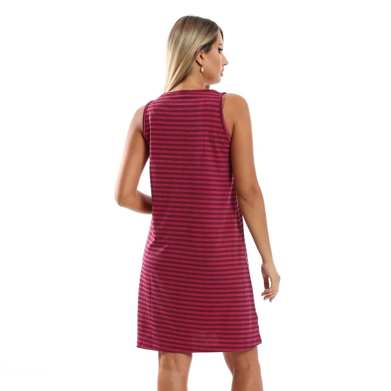 قميص نوم مخطط بجيب