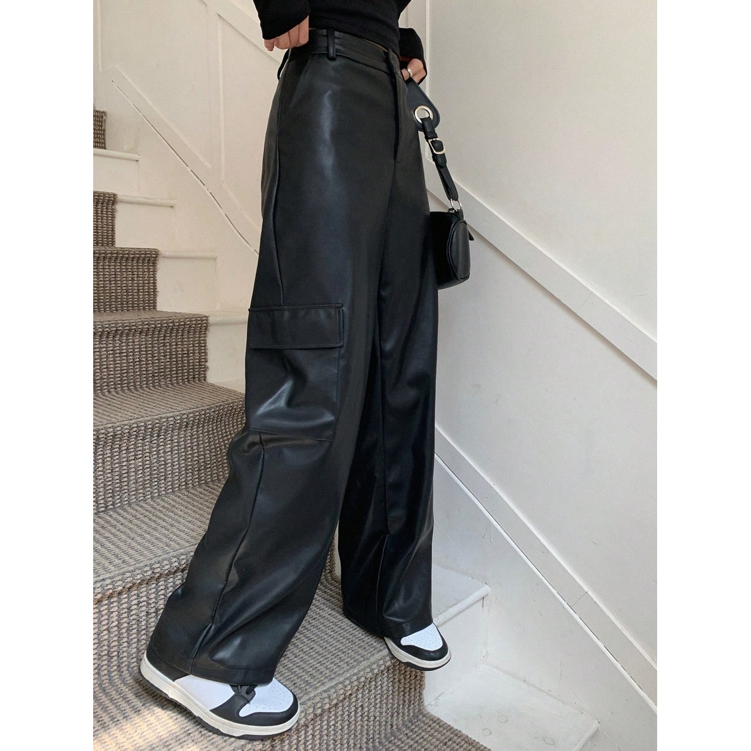 شي ان بنطلون كارجو نسائي جلد الصناعي بجيوب و رجل واسعة - أسود