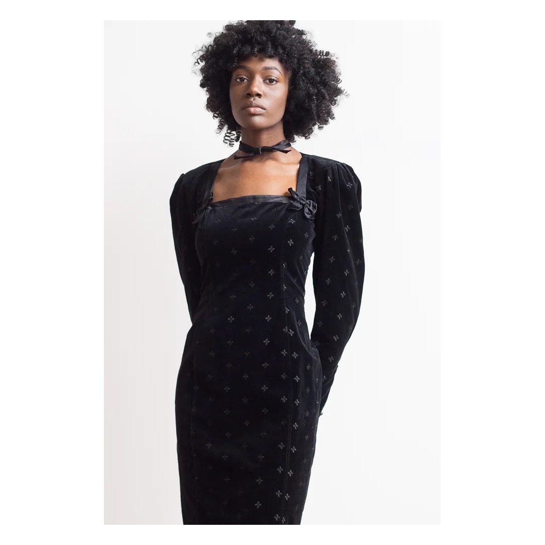 شي ان فستان حفلات مخملي من أنغارو باريس - أسود