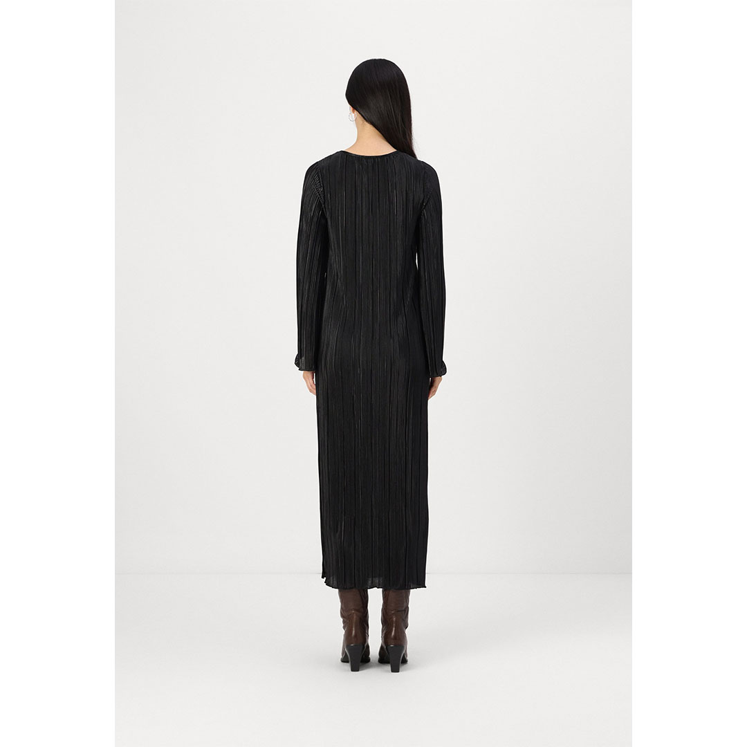 فستان بي سي نورا برقبة دائرية - أسود