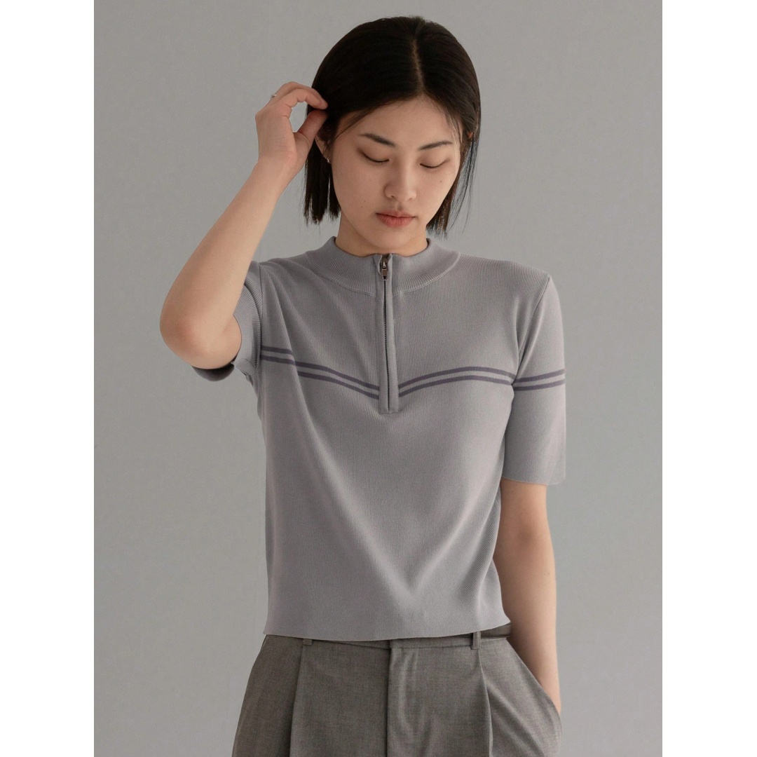 شي ان بلوزة محبوكة بأكمام قصيرة وألوان متناسقة ستايل "الثراء القديم" - رمادي