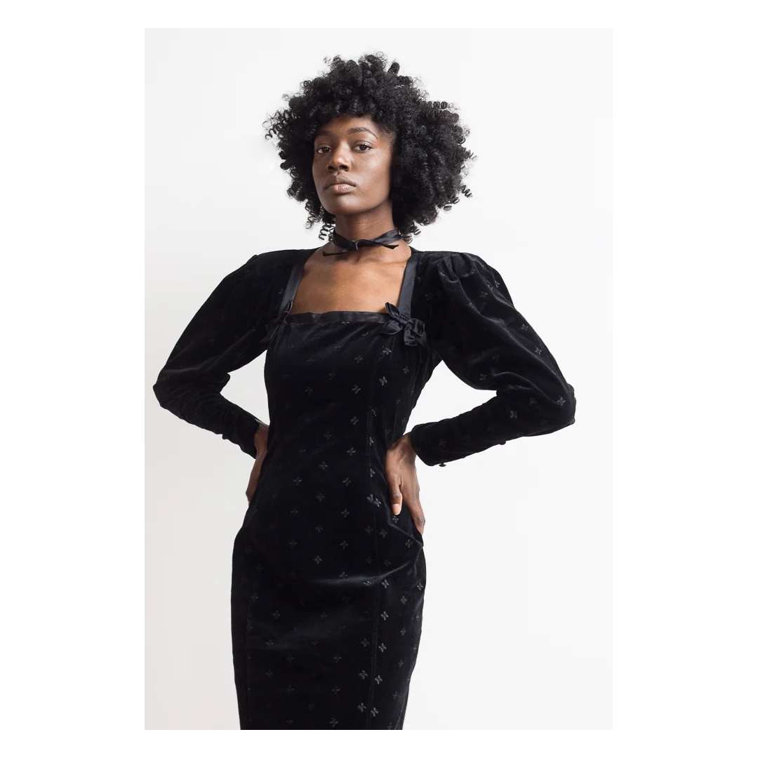 شي ان فستان حفلات مخملي من أنغارو باريس - أسود