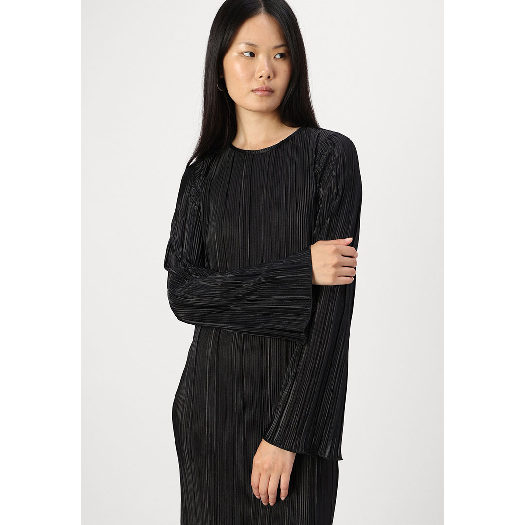 فستان بي سي نورا برقبة دائرية - أسود