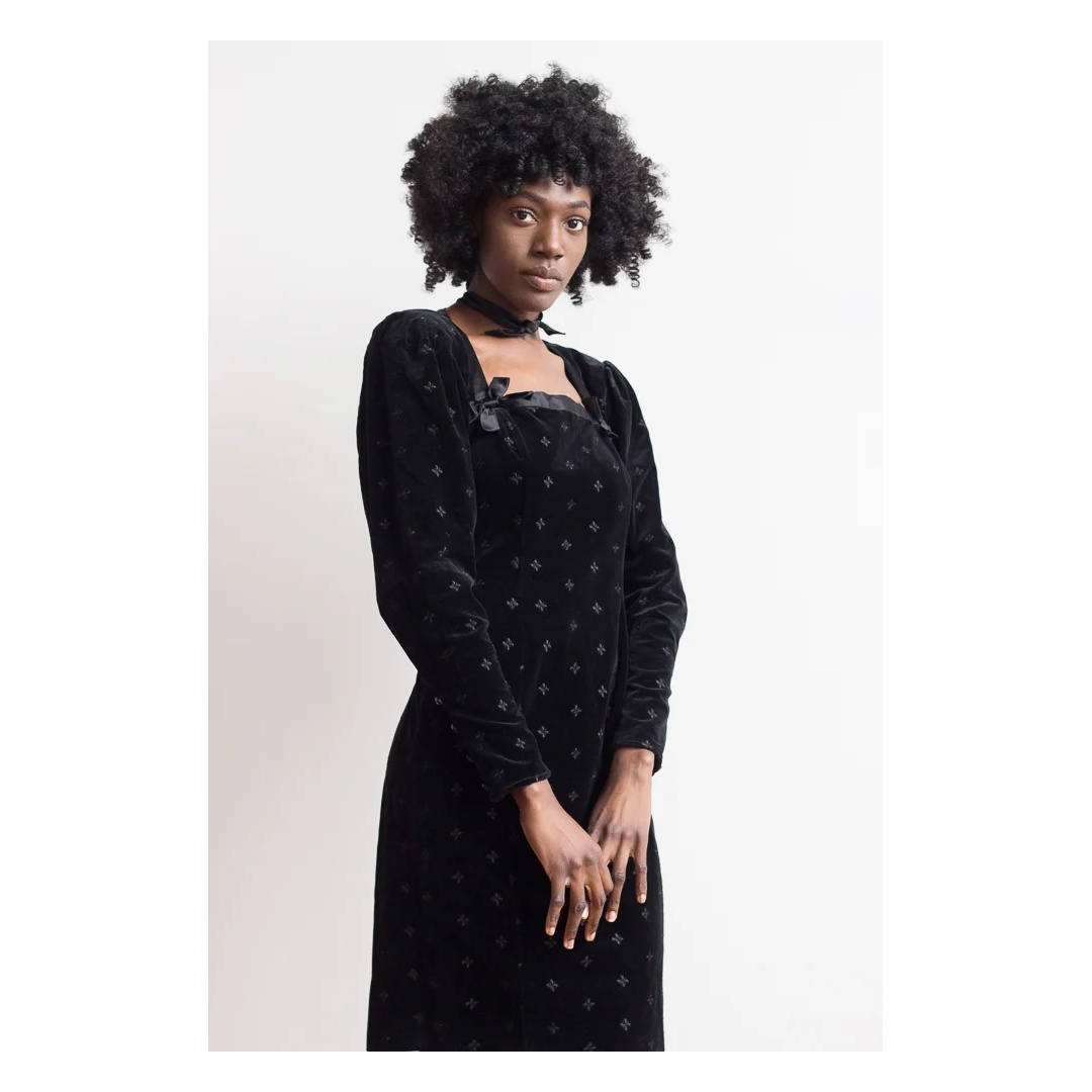 شي ان فستان حفلات مخملي من أنغارو باريس - أسود