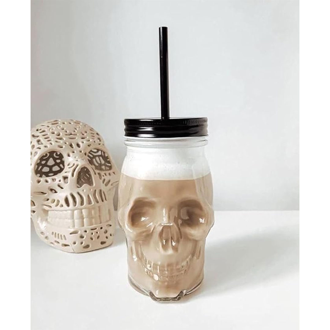 كوب بلاستيكي مع شفاطة وغطاء - 600 مل