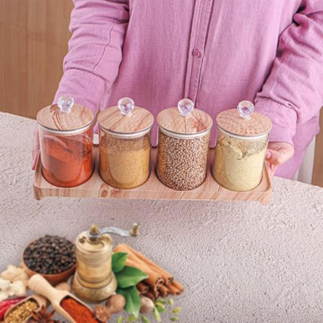 4 برطمانات اكريلك للتوابل - شفاف