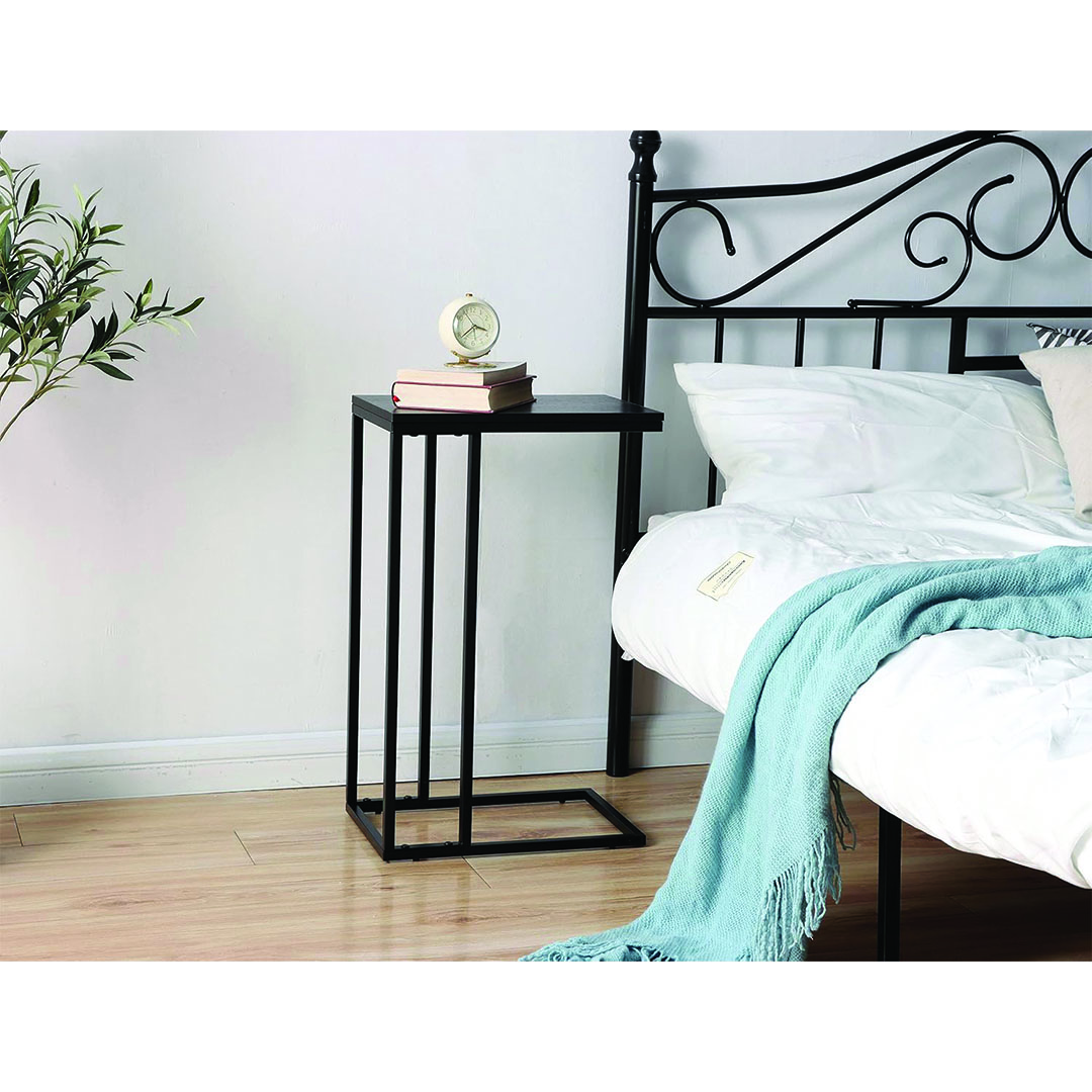 طاولة جانبية شكل حرف C - أسود