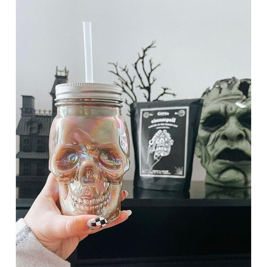 كوب بلاستيكي مع شفاطة وغطاء - 600 مل