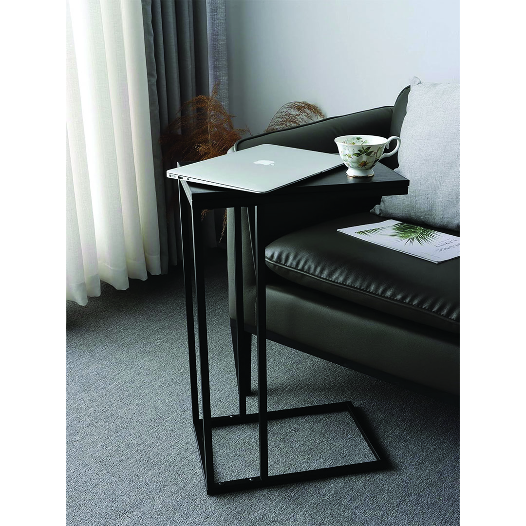 طاولة جانبية شكل حرف C - أسود
