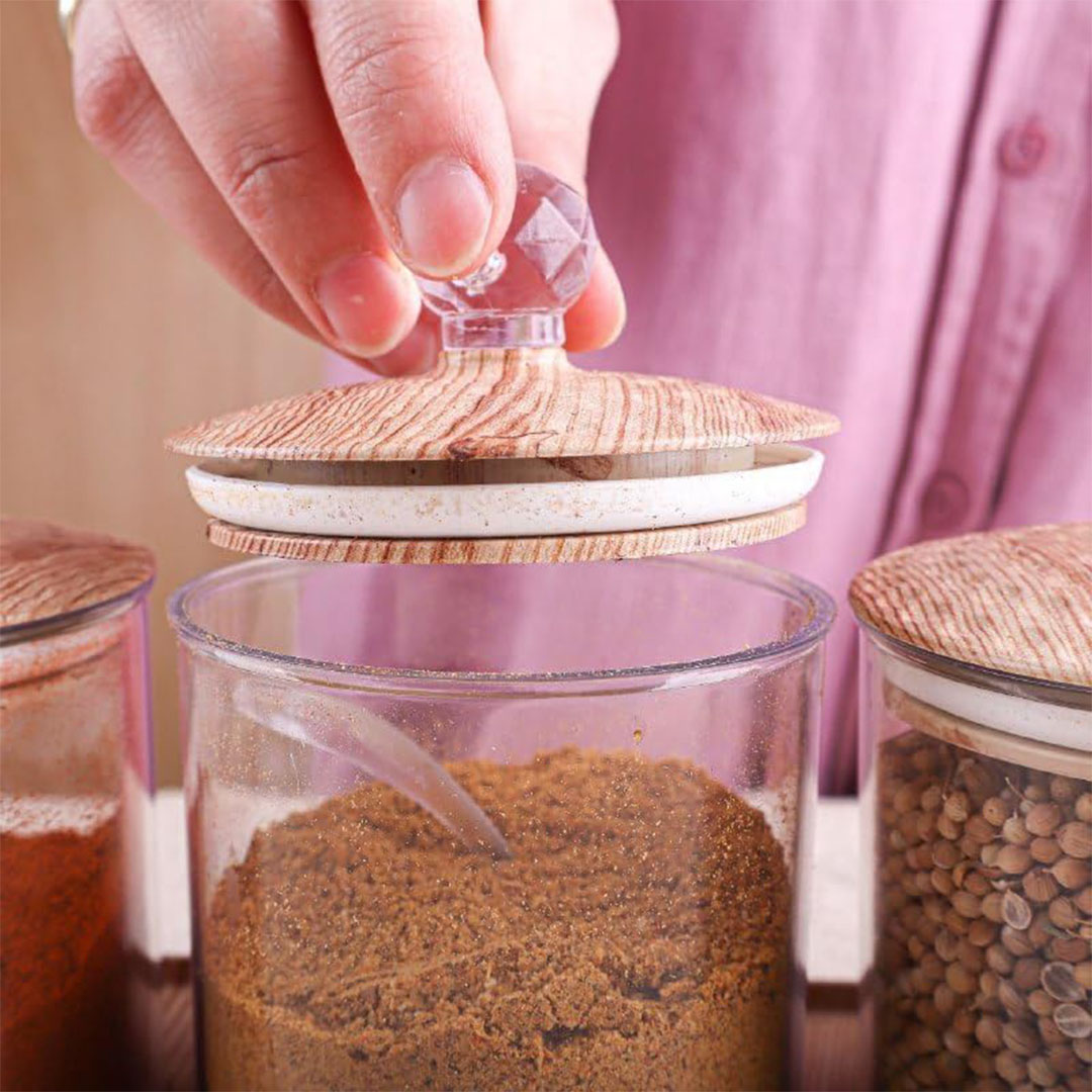 4 برطمانات اكريلك للتوابل - شفاف