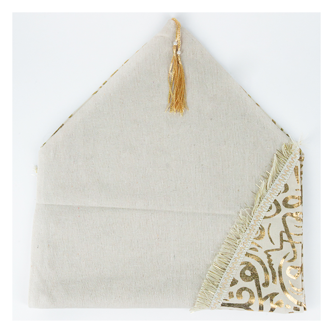 رانر سفرة شكل خط عربي ذهبي - 136 سم - بيج