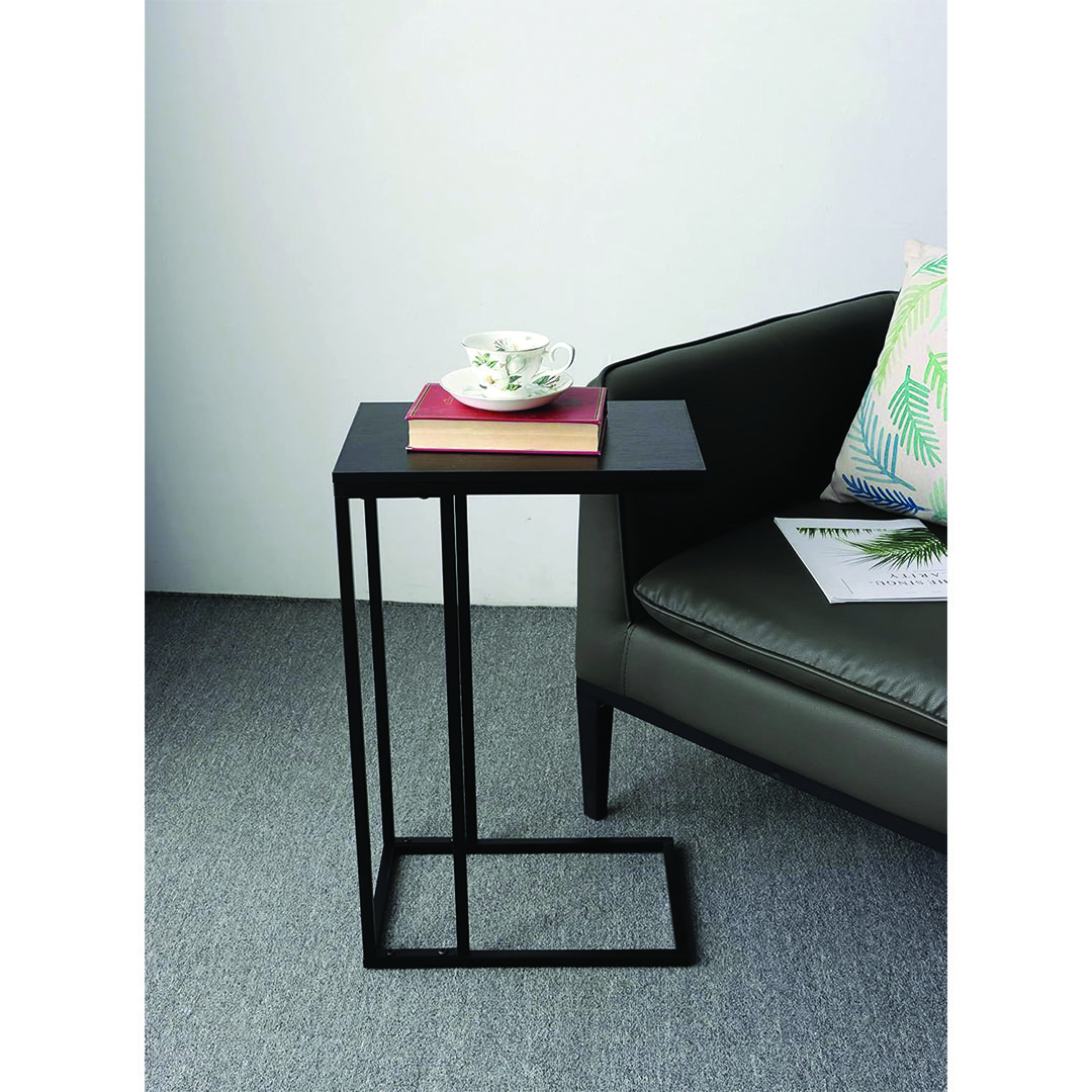 طاولة جانبية شكل حرف C - أسود