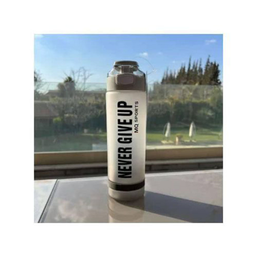 زجاجة مياه “NEVER GIVE UP” بلون متدرج من الأبيض إلى الأسود - 1 لتر