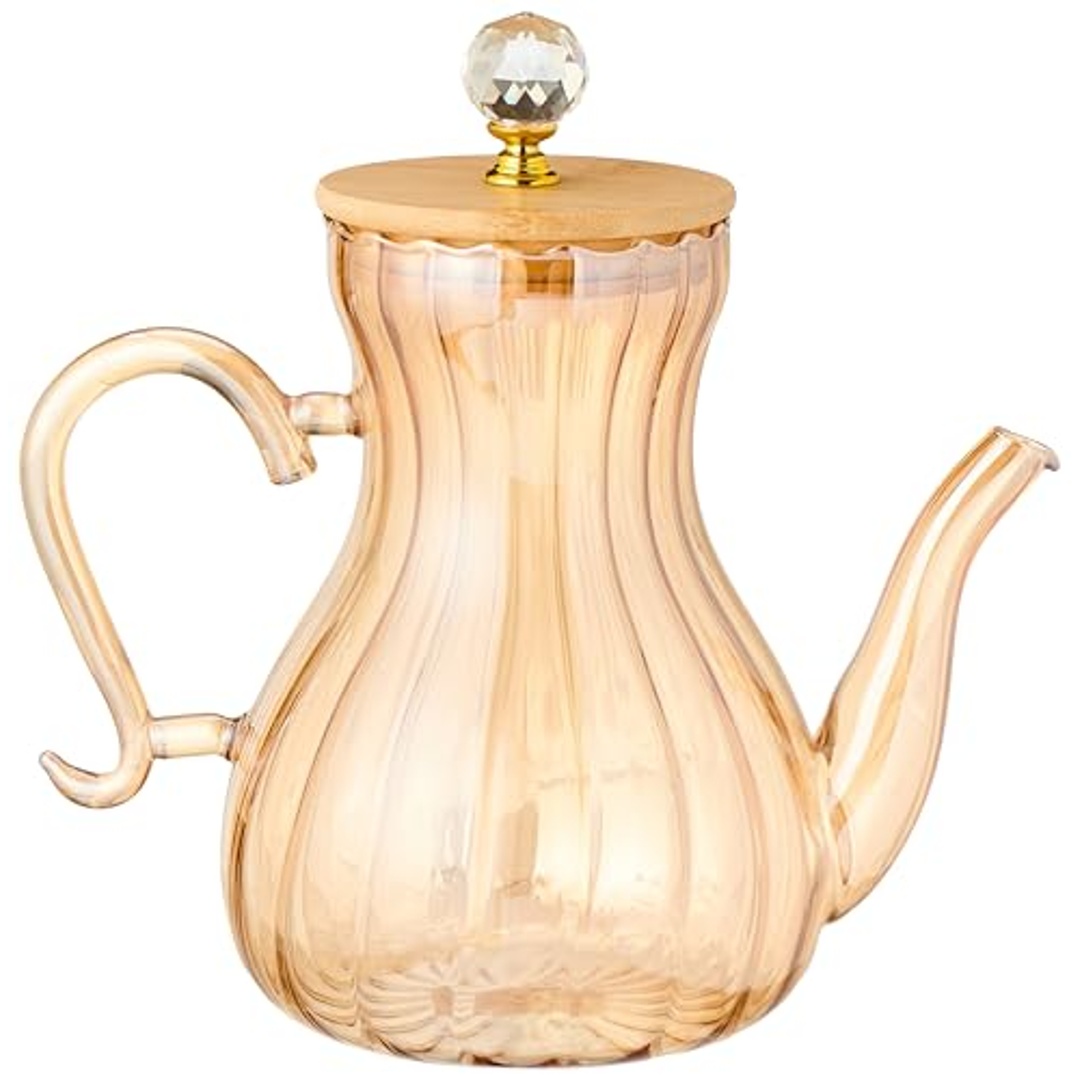 براد بايركس متين لتقديم المشروبات