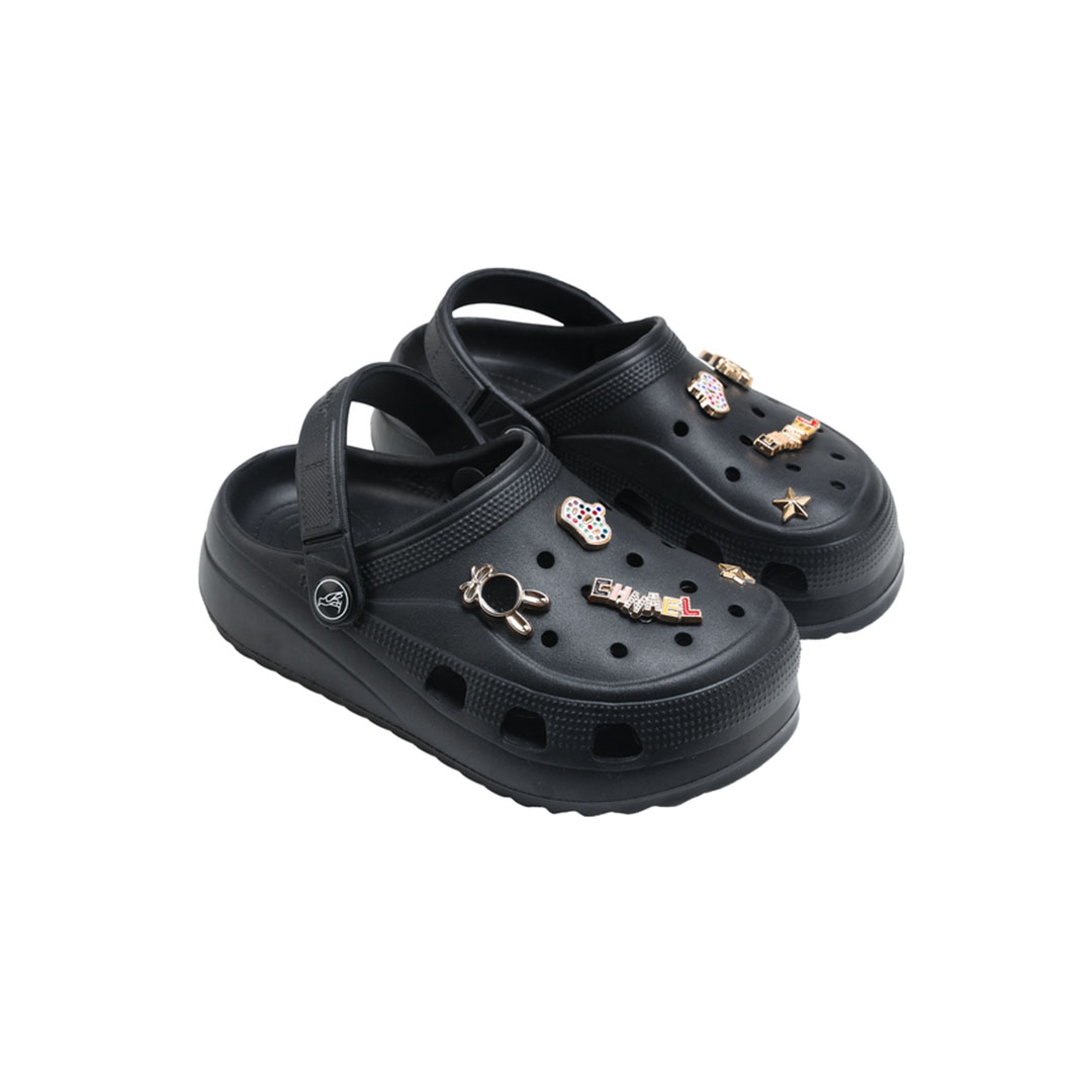 كروكس بناتي بأكسسورات مقفول أمون