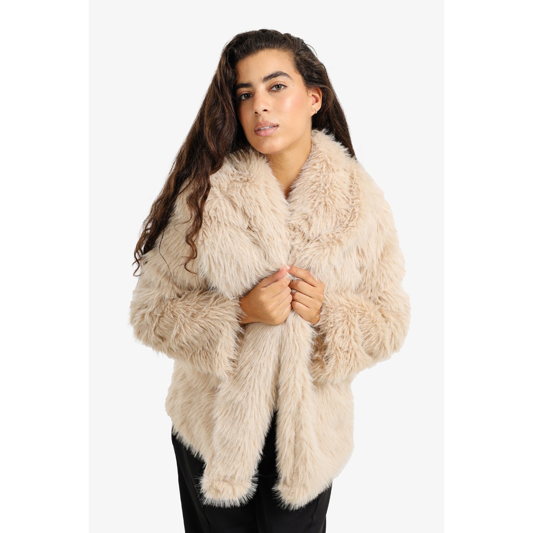 جاكيت من الفرو بياقة شال - 18244