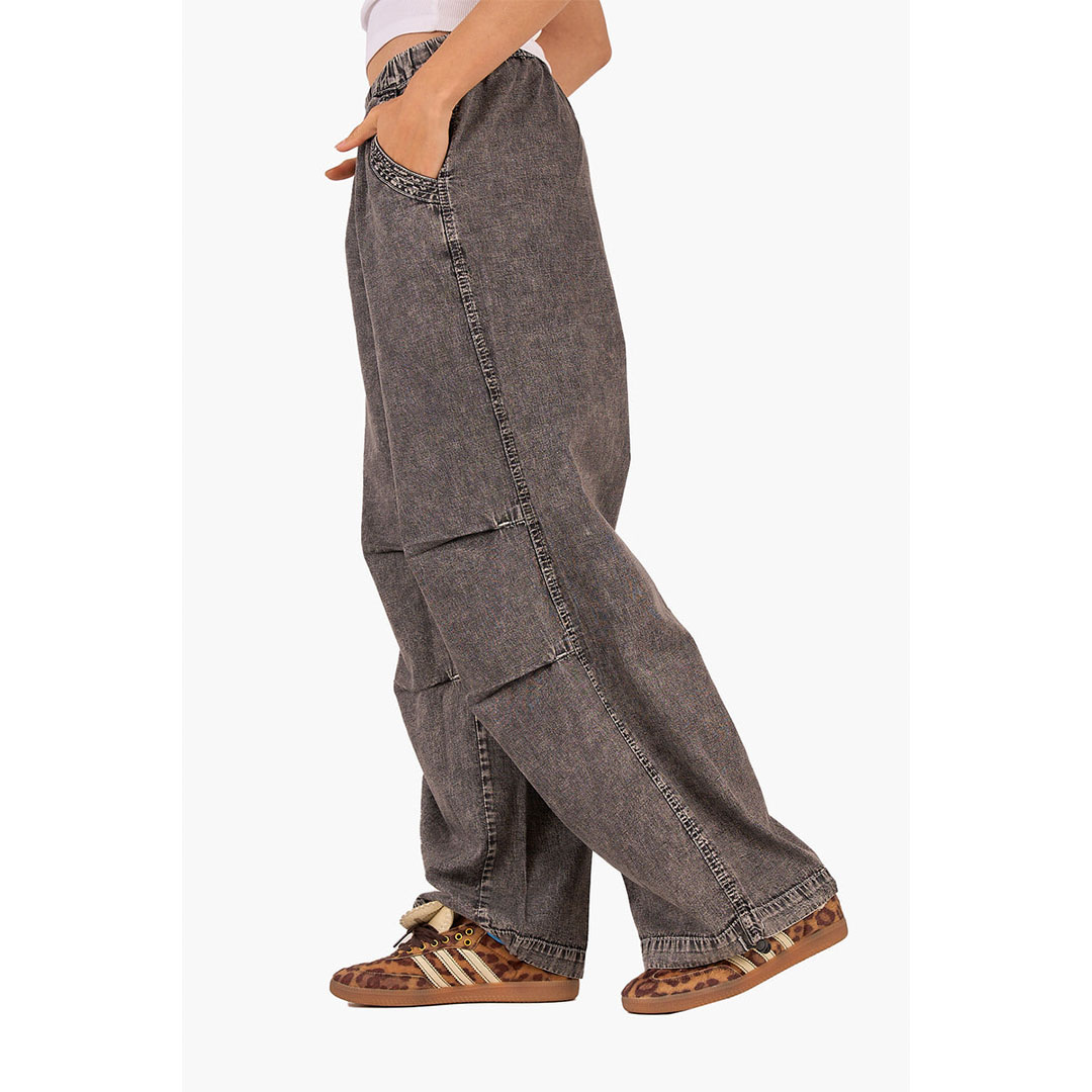 بنطلون جينز مريح برباط حريمي