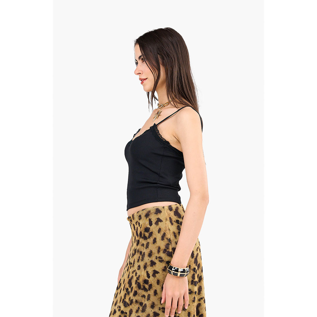 بلوزة مضلعة مقصوصة مع دانتيل حريمي