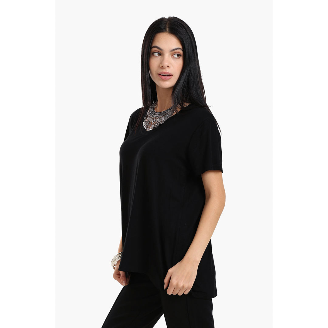 تي شيرت أساسي برقبة على شكل حرف V نصف كم حريمي