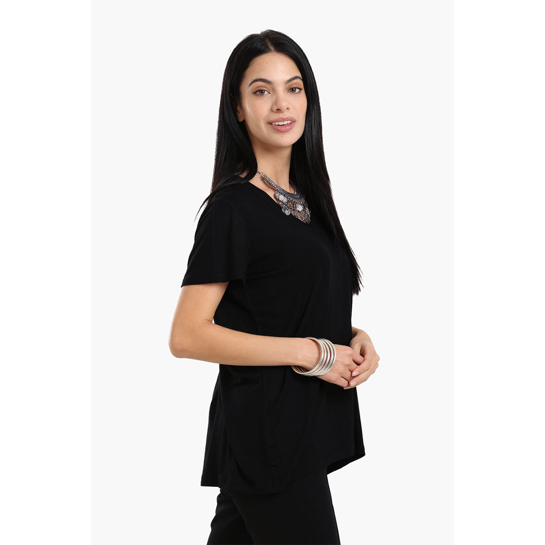 تي شيرت أساسي برقبة على شكل حرف V نصف كم حريمي