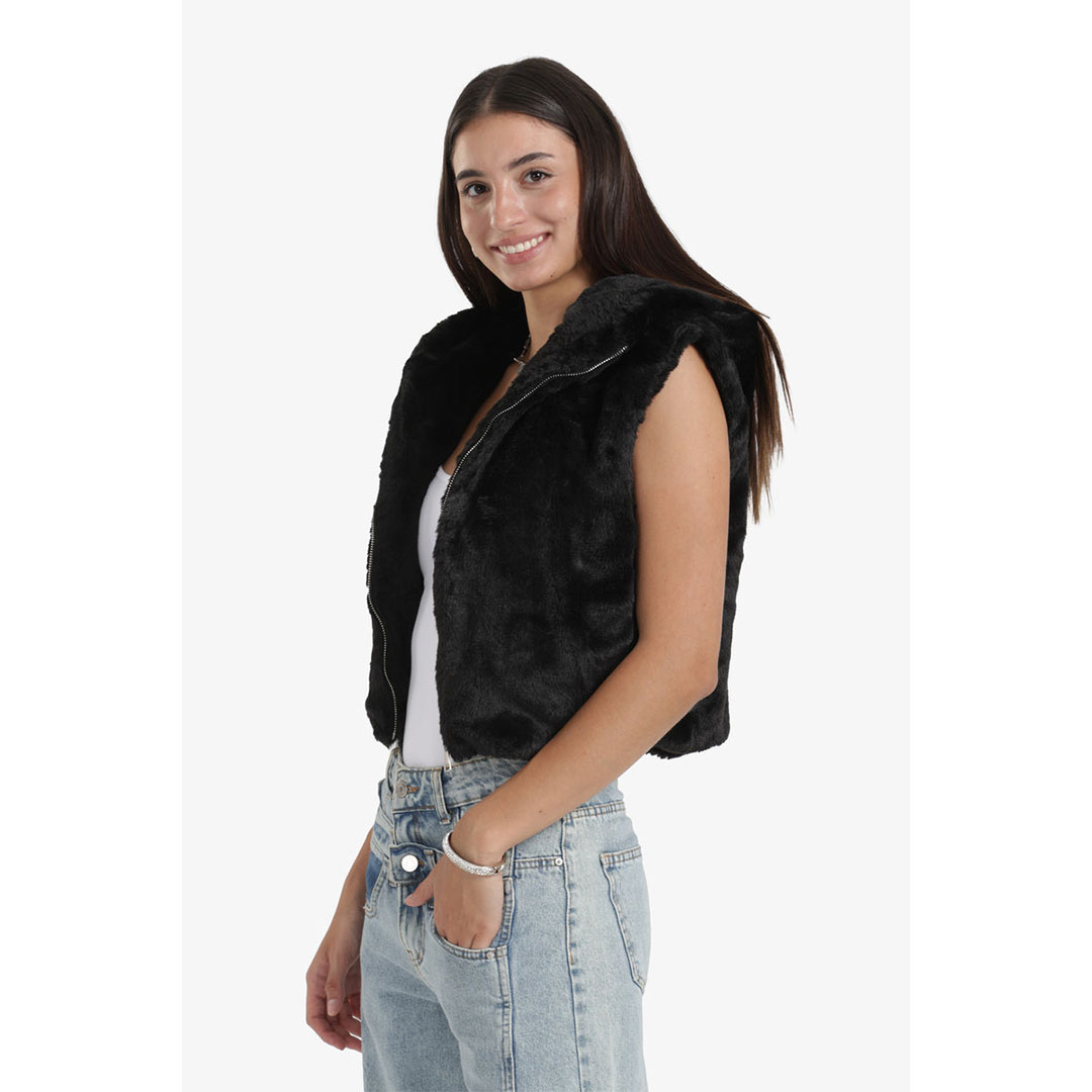 فيست قصير بغطاء للرأس حريمي