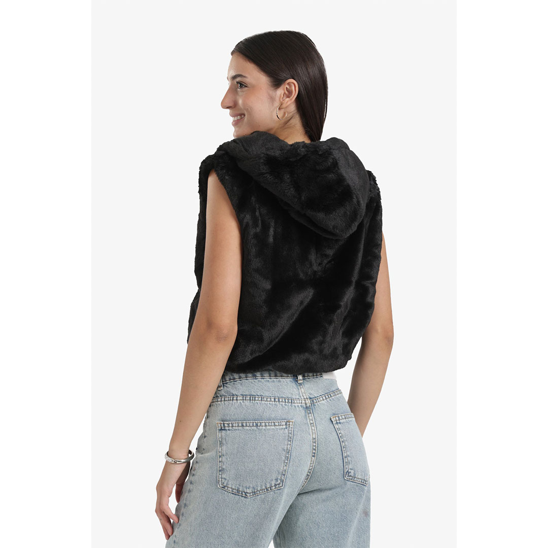 فيست قصير بغطاء للرأس حريمي