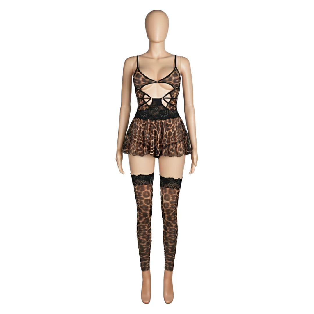 لانجري قميص نوم قصير مفتوح و بانتي و 2 جوارب طويلة - 445