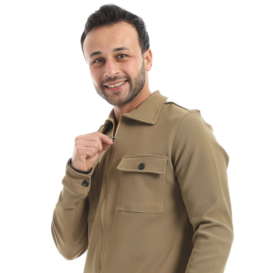 سويت شيرت بسوستة مع بنطلون رجالي