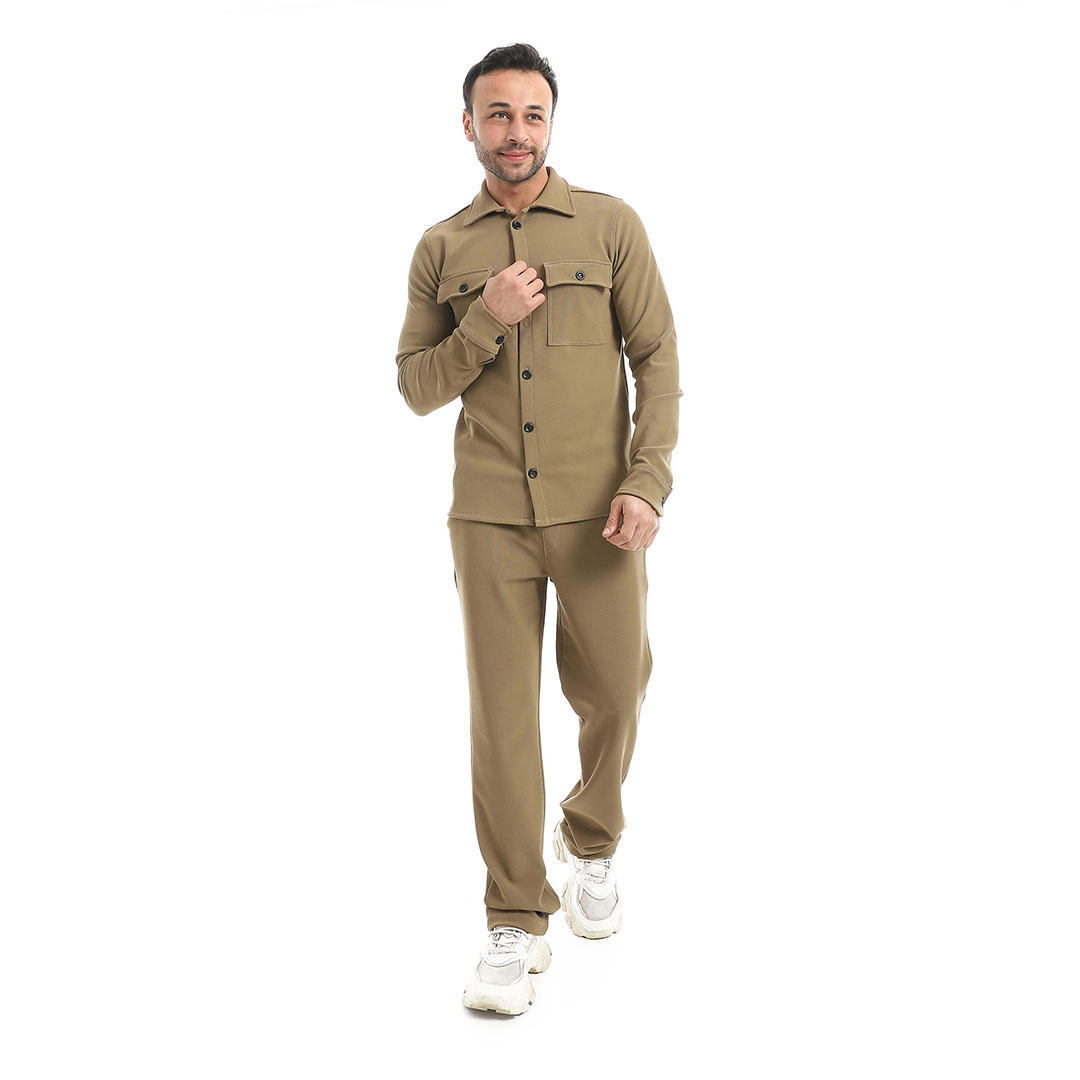 سويت شيرت بأزرار مع بنطلون رجالي