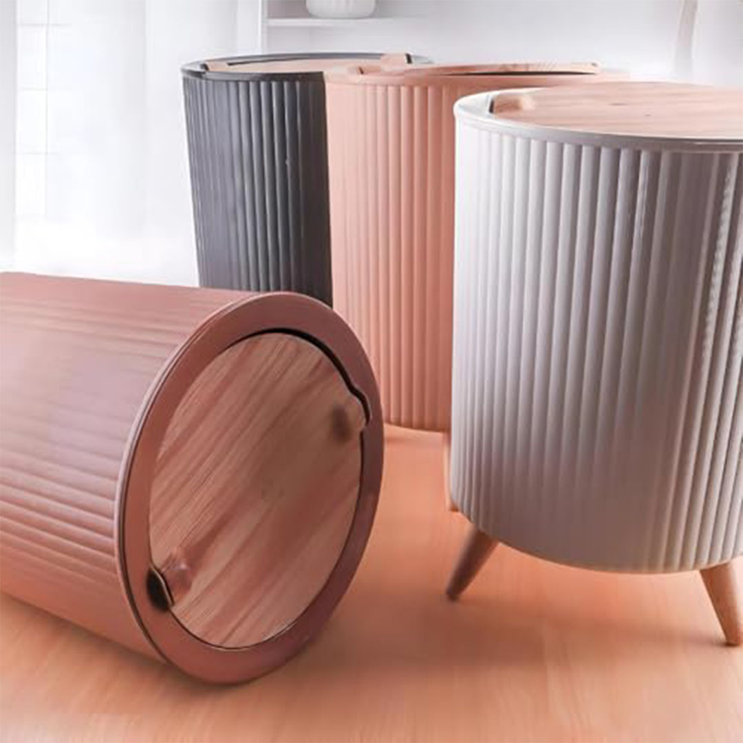 سلة مهملات أنيقة لديكور المنزل مع أرجل خشب - ابيض - سعة 5 كجم