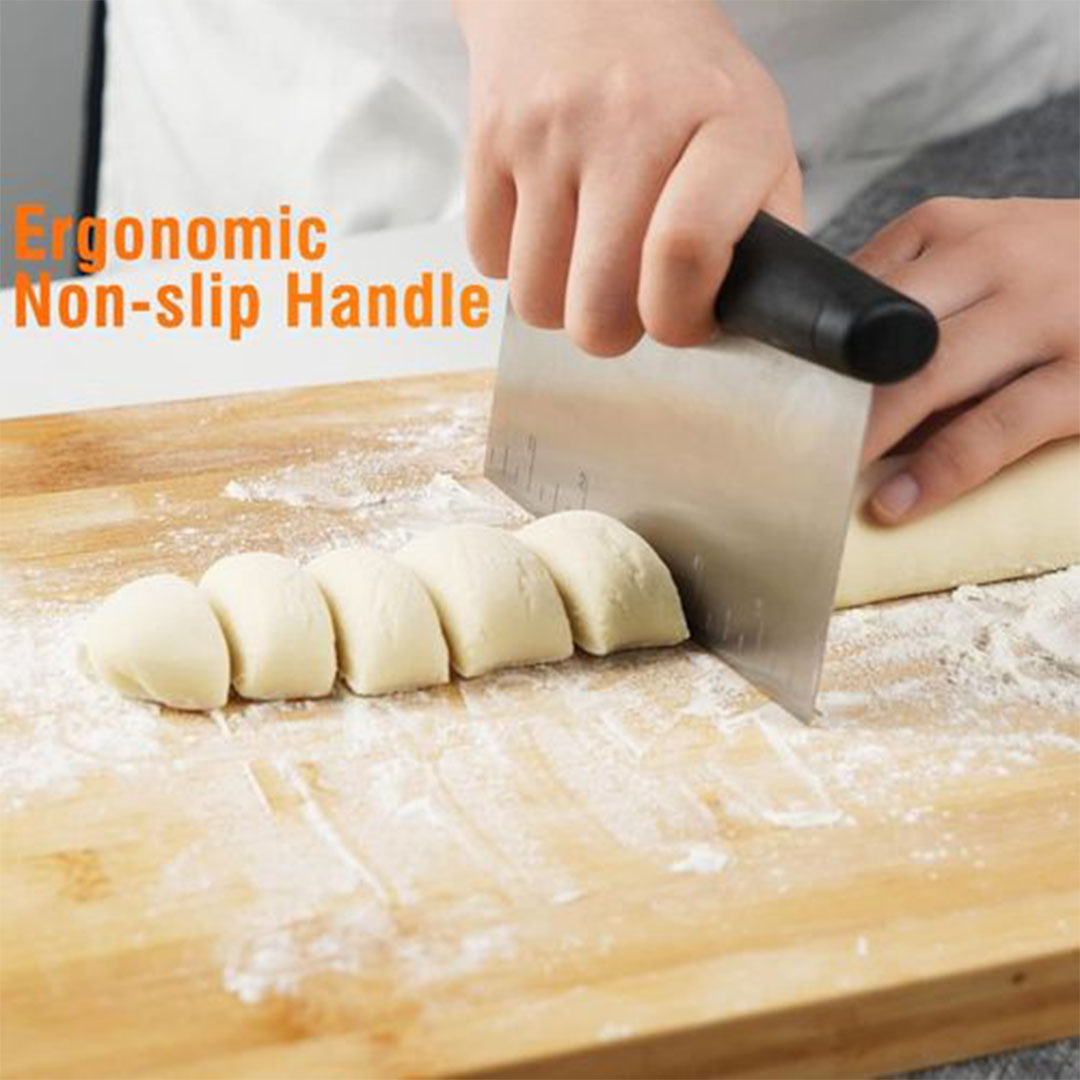 قطاعة عجين مربعة بمقبض مريح ومقياس متدرج