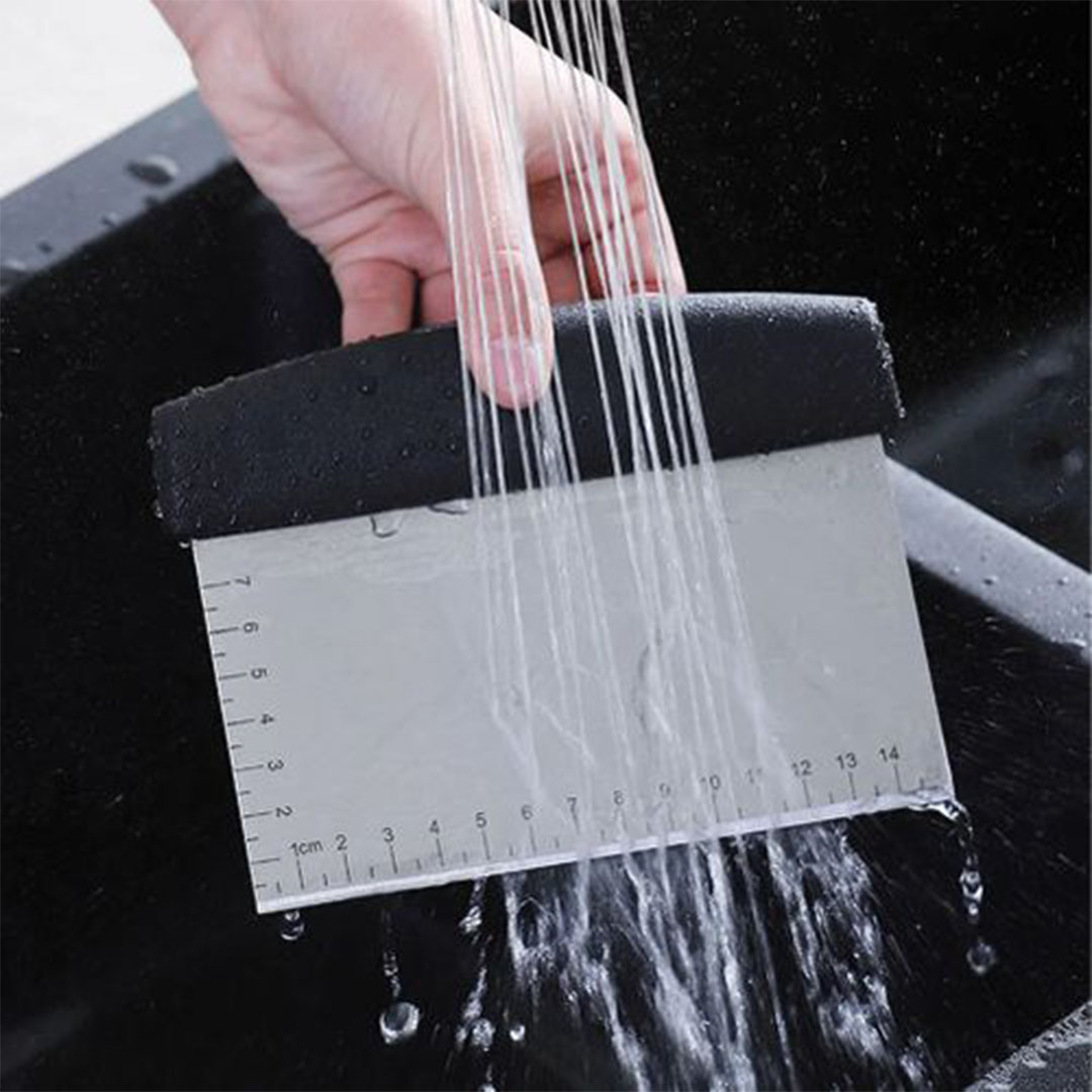 قطاعة عجين مربعة بمقبض مريح ومقياس متدرج